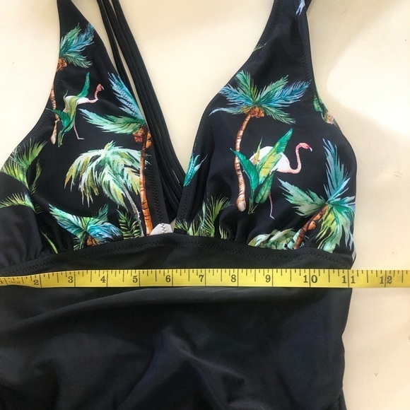 CUPSHE Women’s Tropical Deep V-Neckline Strappy Back Rushing One Piece Swimsuit - Picture 7 of 10